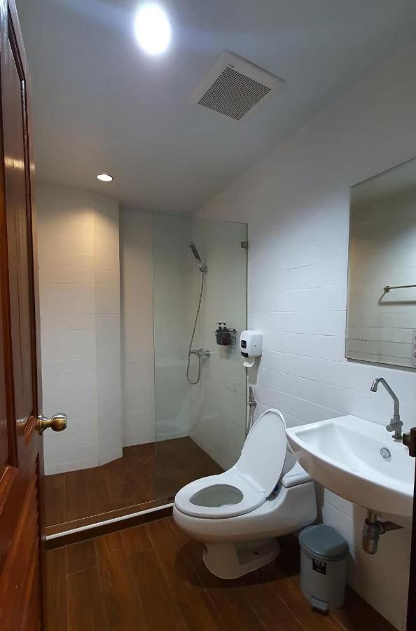 Boon Street Hostel Bangkok Exterior foto