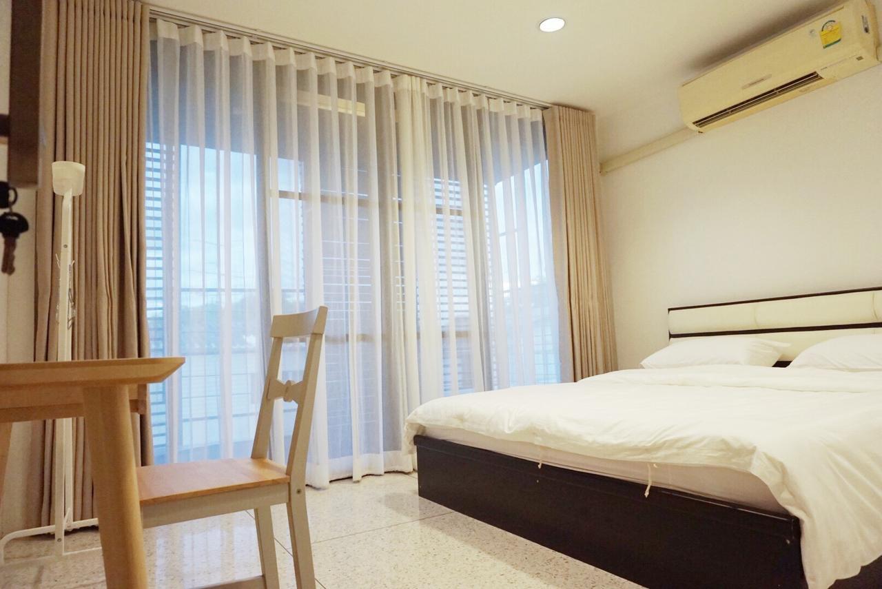 Boon Street Hostel Bangkok Exterior foto